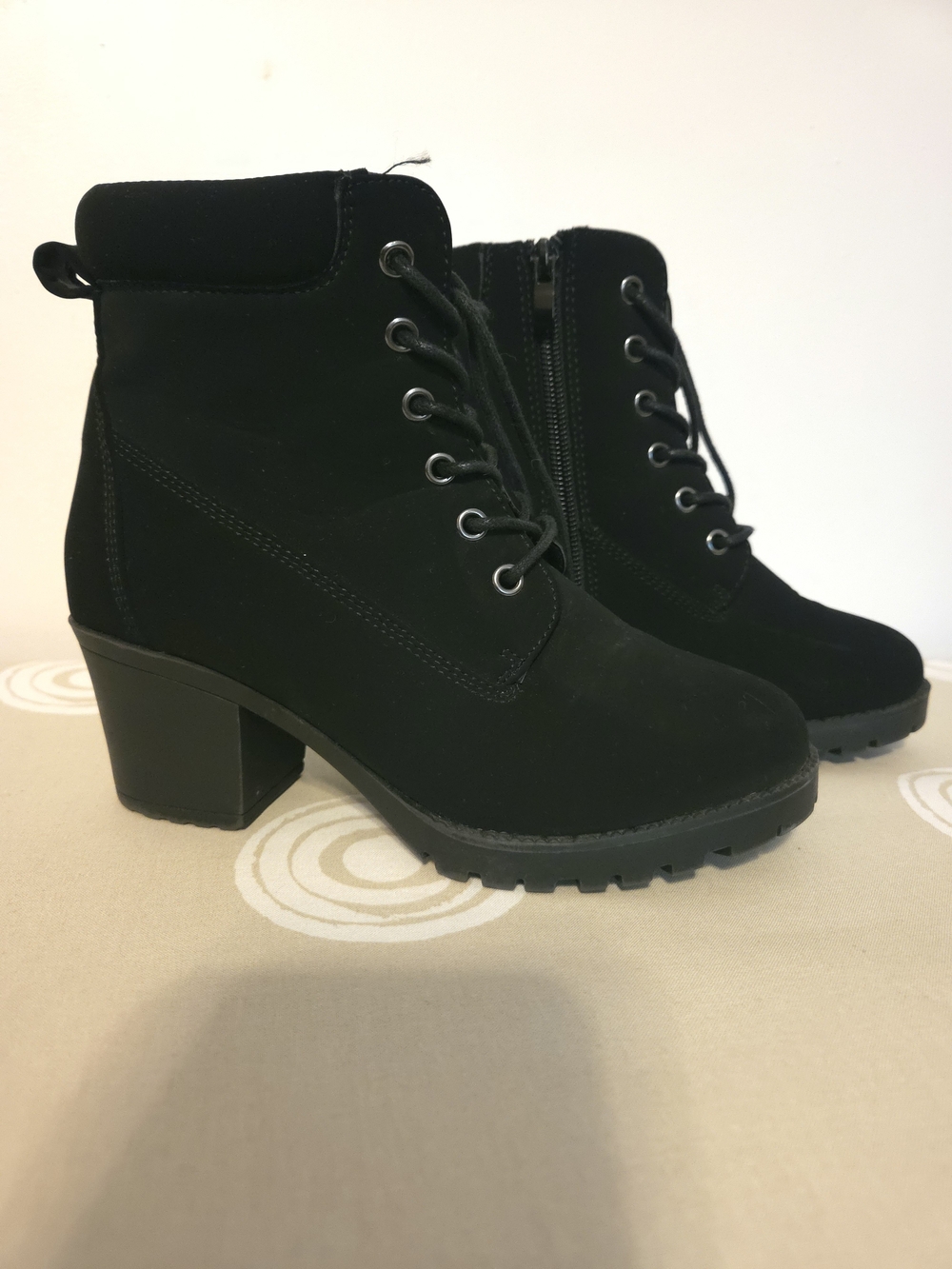 Sophia Taylor Black Heeled Boots - 2M (Youth)